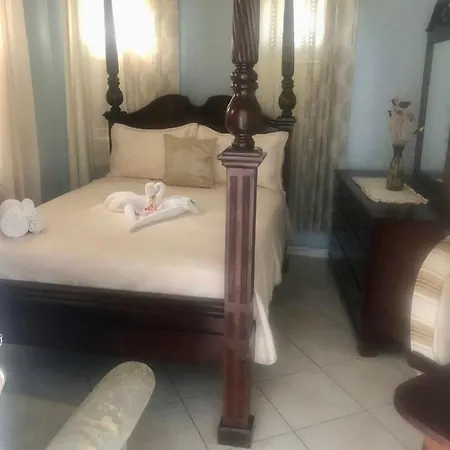 Private 2 Bedroom Beachfront Penthouse Condo Ocho Rios, Jamaica Exterior photo